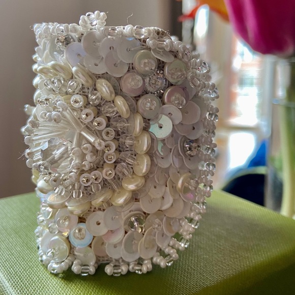 Off white Beaded cuff bracelet - Picture 4 of 8
